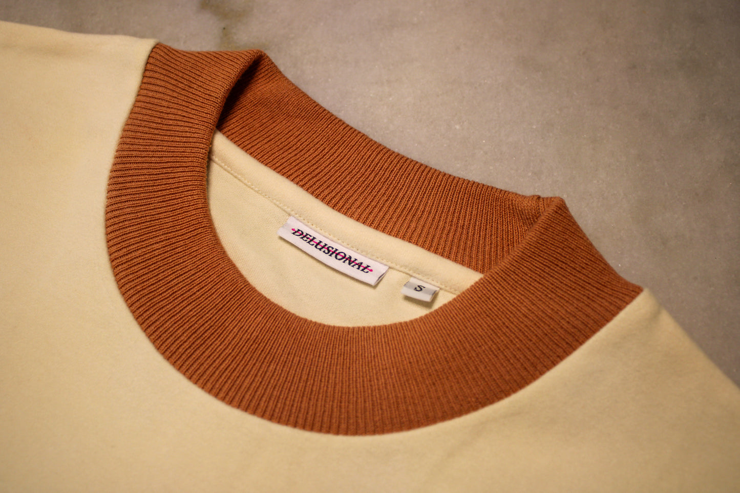 Ribbed Knit Collar T-shirt